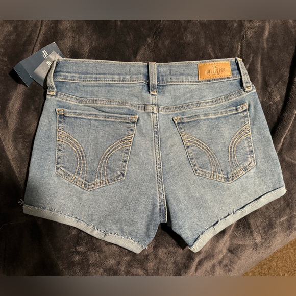 🆕NWT!! Hollister low-rise Jean shorts size 3!😊 - Picture 11 of 12